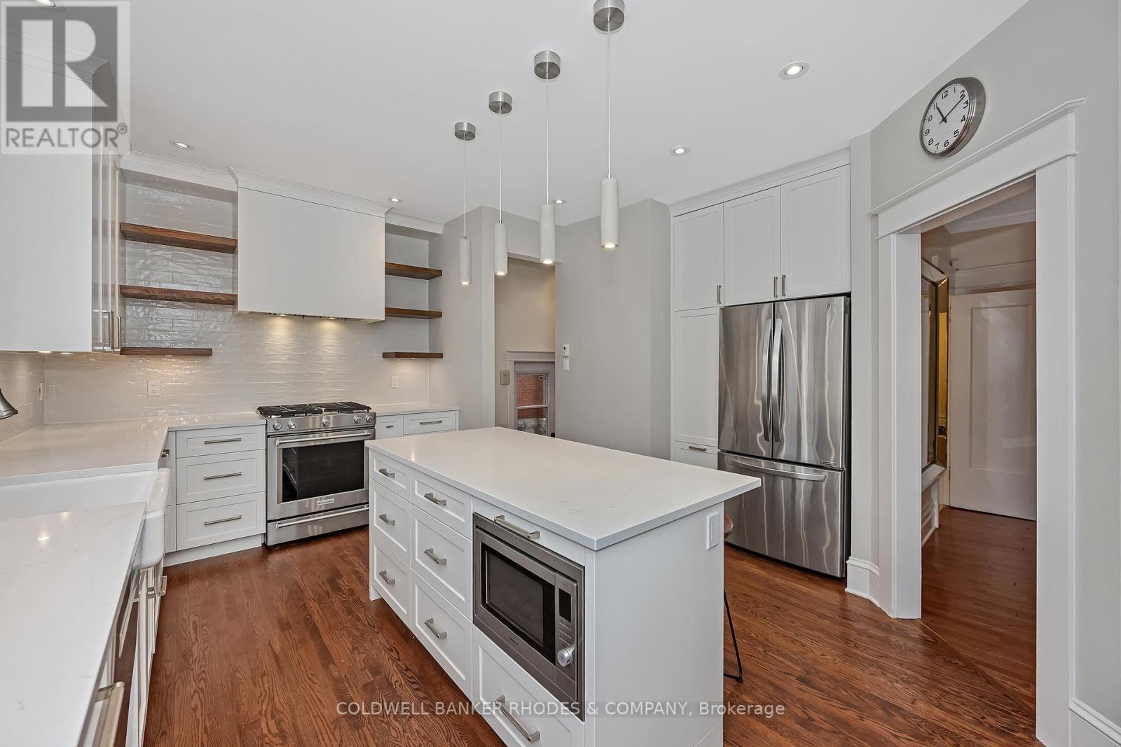 62 Powell Avenue, Ottawa, ON - Indoor Photo Showing Kitchen With Upgraded Kitchen