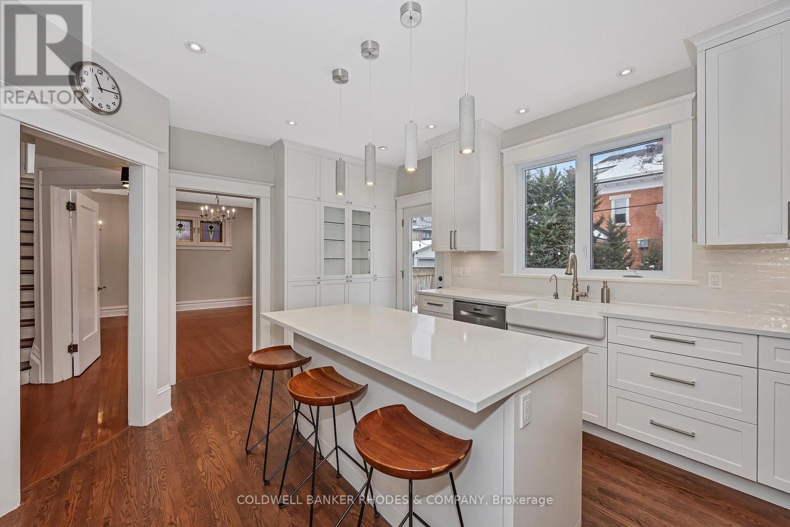 62 Powell Avenue, Ottawa, ON - Indoor Photo Showing Kitchen With Upgraded Kitchen