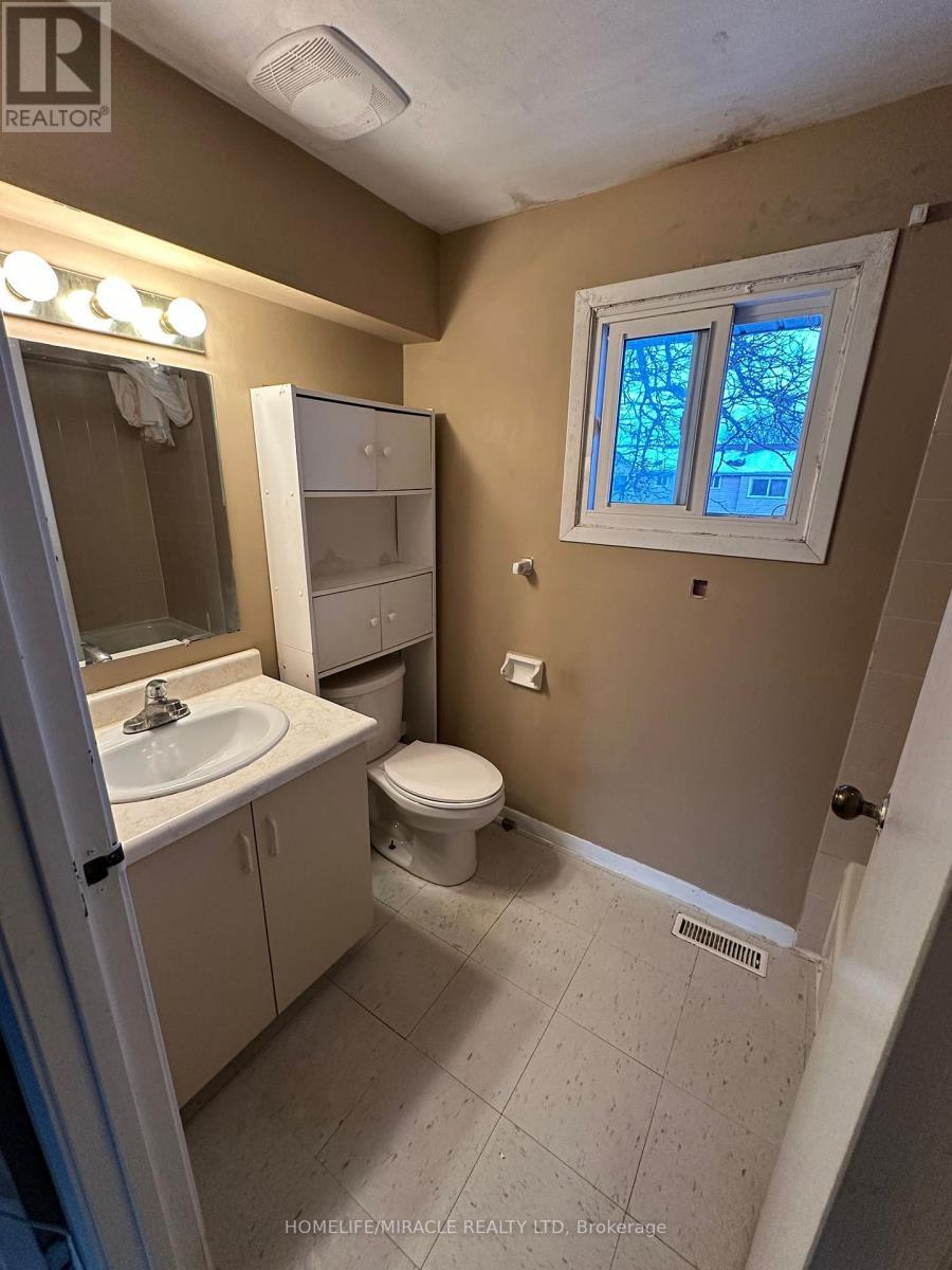 27 - 595 Third Street, London East, ON - Indoor Photo Showing Bathroom