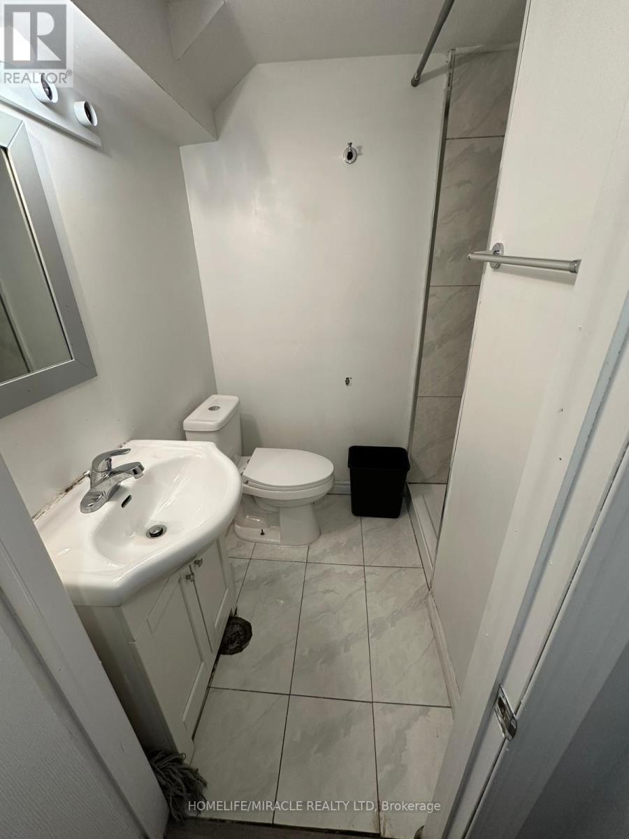 27 - 595 Third Street, London East, ON - Indoor Photo Showing Bathroom