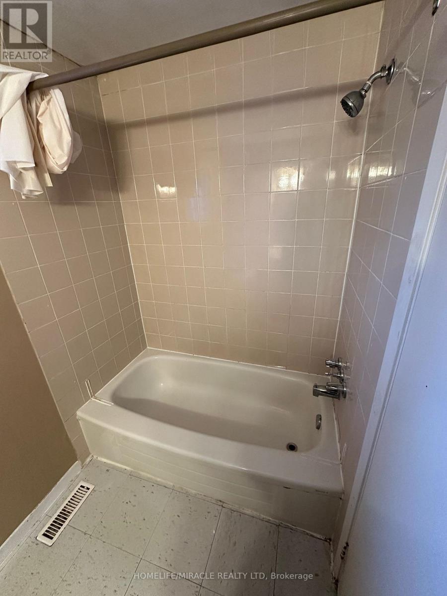 27 - 595 Third Street, London East, ON - Indoor Photo Showing Bathroom