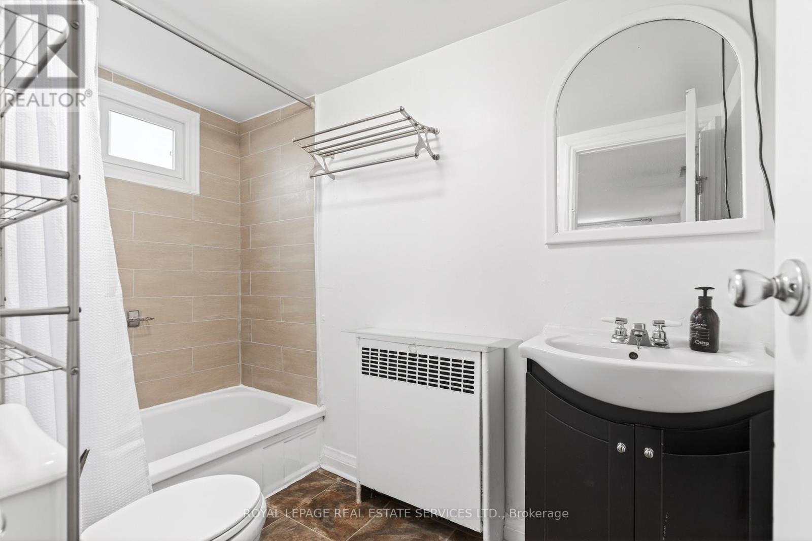 53 Kinsey Street, St. Catharines, ON - Indoor Photo Showing Bathroom