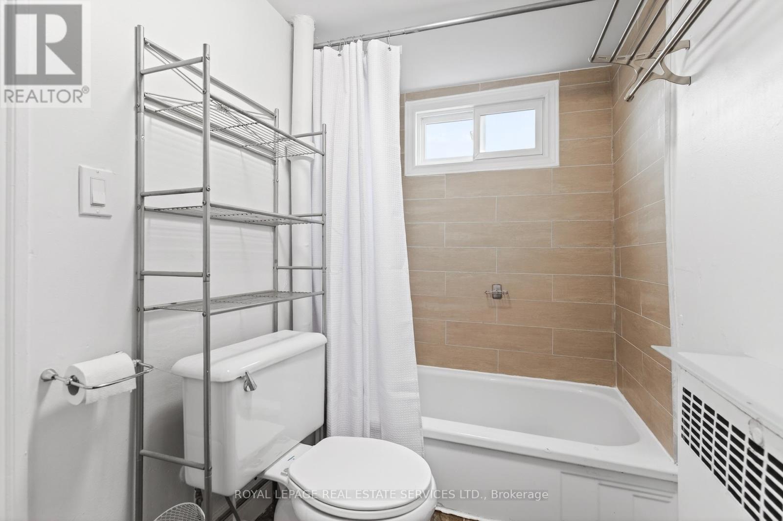 53 Kinsey Street, St. Catharines, ON - Indoor Photo Showing Bathroom