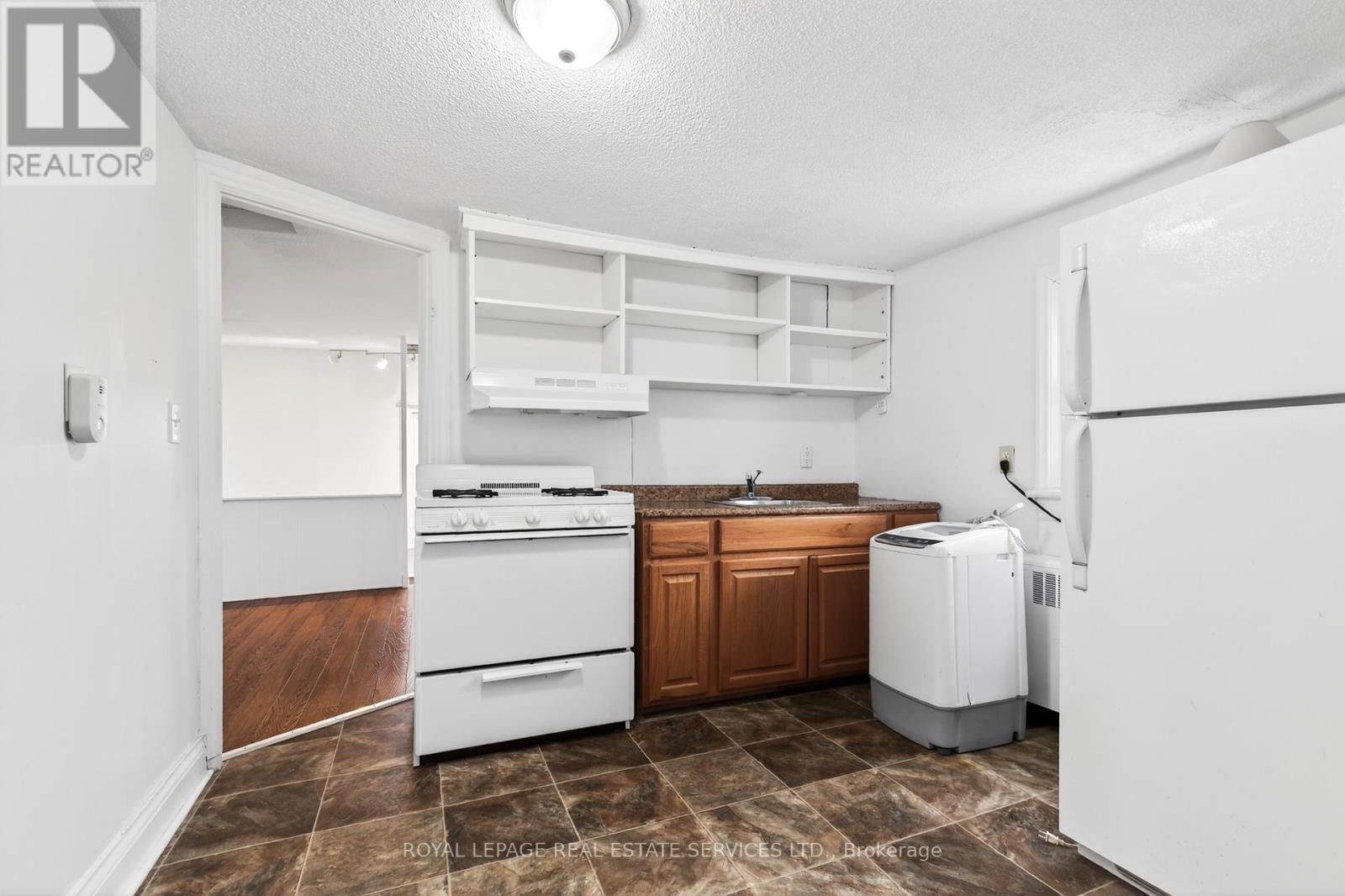 53 Kinsey Street, St. Catharines, ON - Indoor