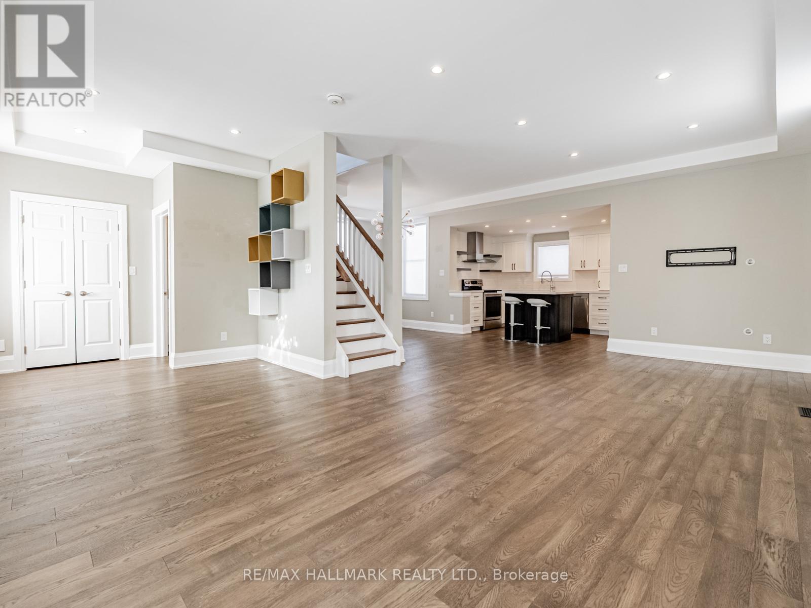 224 Duke Street, Hamilton, ON - Indoor Photo Showing Living Room