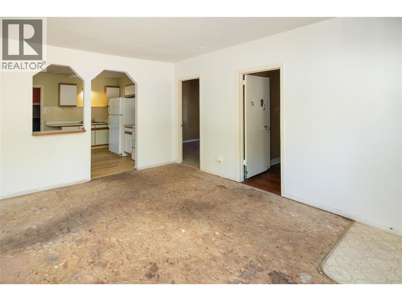 1923 Lindahl Street, Kelowna, BC - Indoor