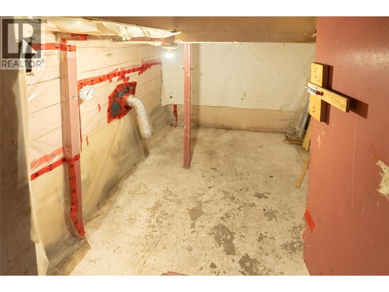 1923 Lindahl Street, Kelowna, BC - Indoor Photo Showing Basement