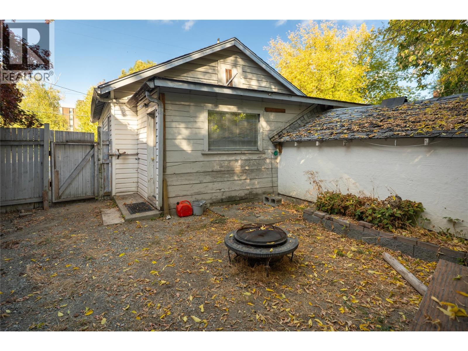 1923 Lindahl Street, Kelowna, BC - Outdoor