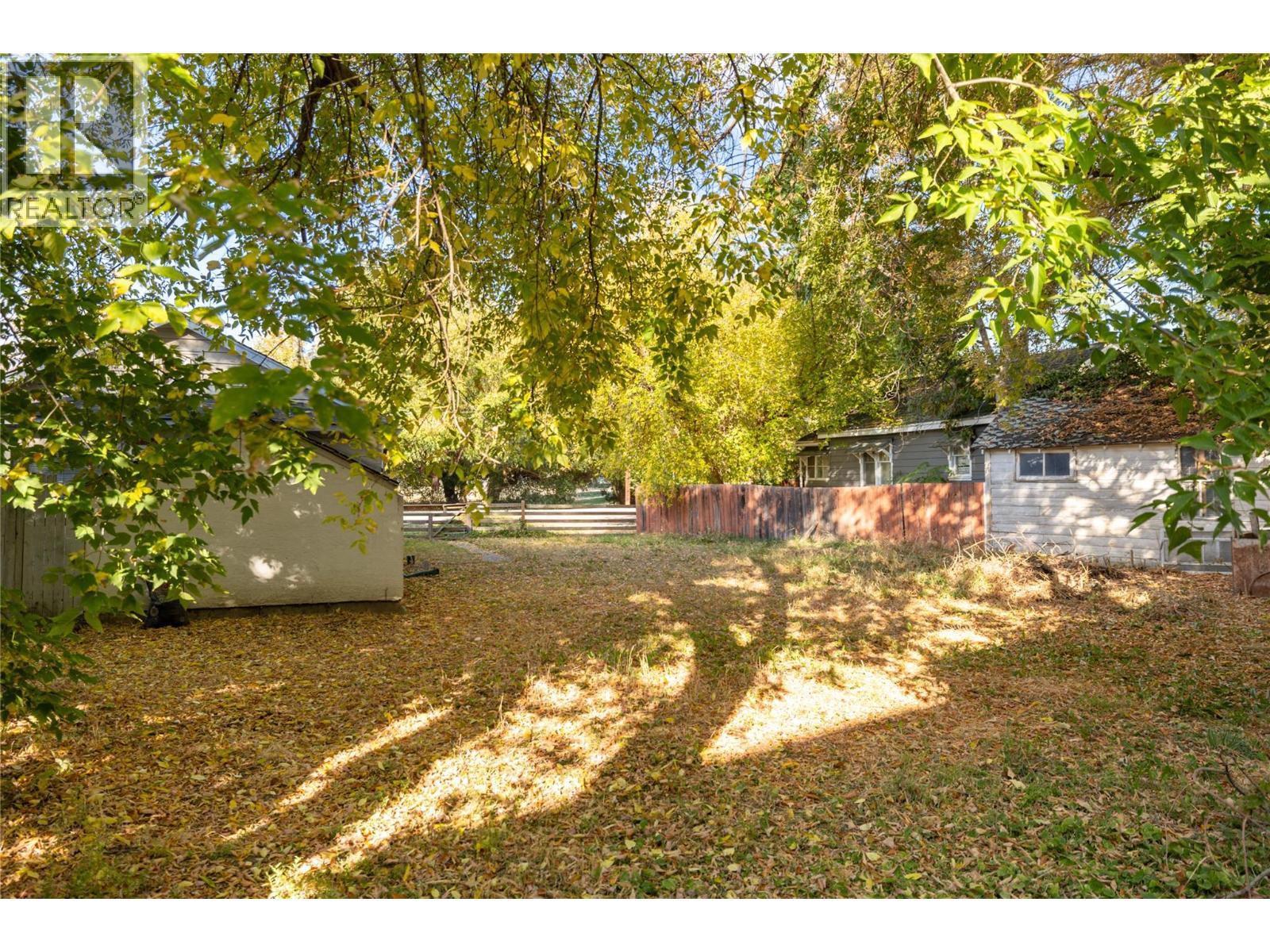 1923 Lindahl Street, Kelowna, BC - Outdoor