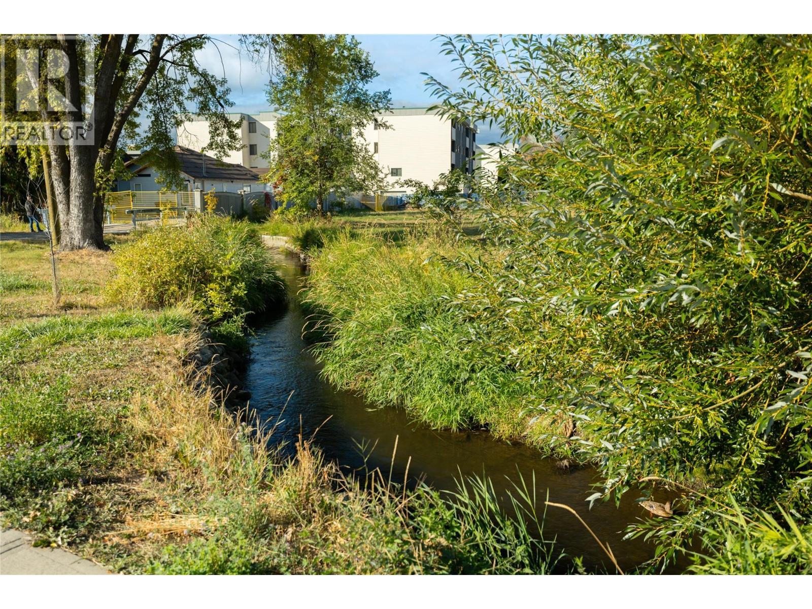 1923 Lindahl Street, Kelowna, BC - Outdoor