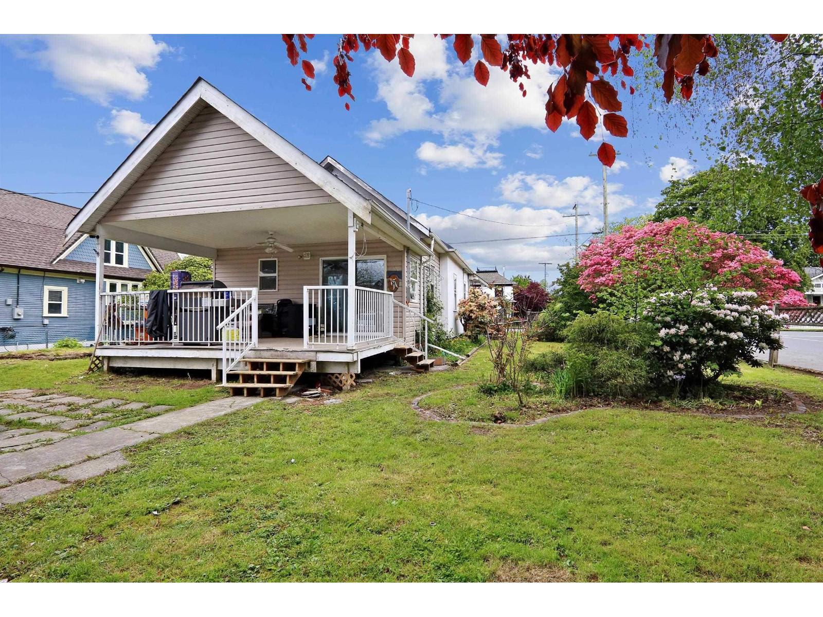 45858 Reece Avenue|Chilliwack Proper West, Chilliwack, BC - Outdoor With Deck Patio Veranda