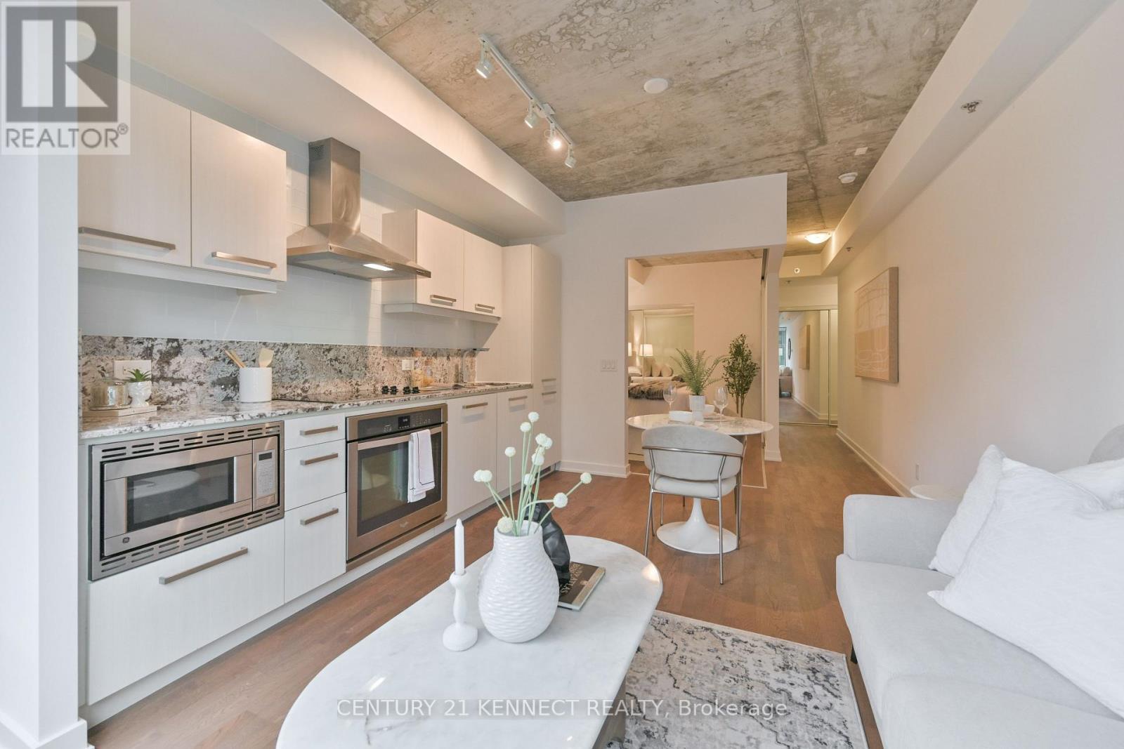 607 - 15 Beverley Street, Toronto, ON - Indoor Photo Showing Kitchen