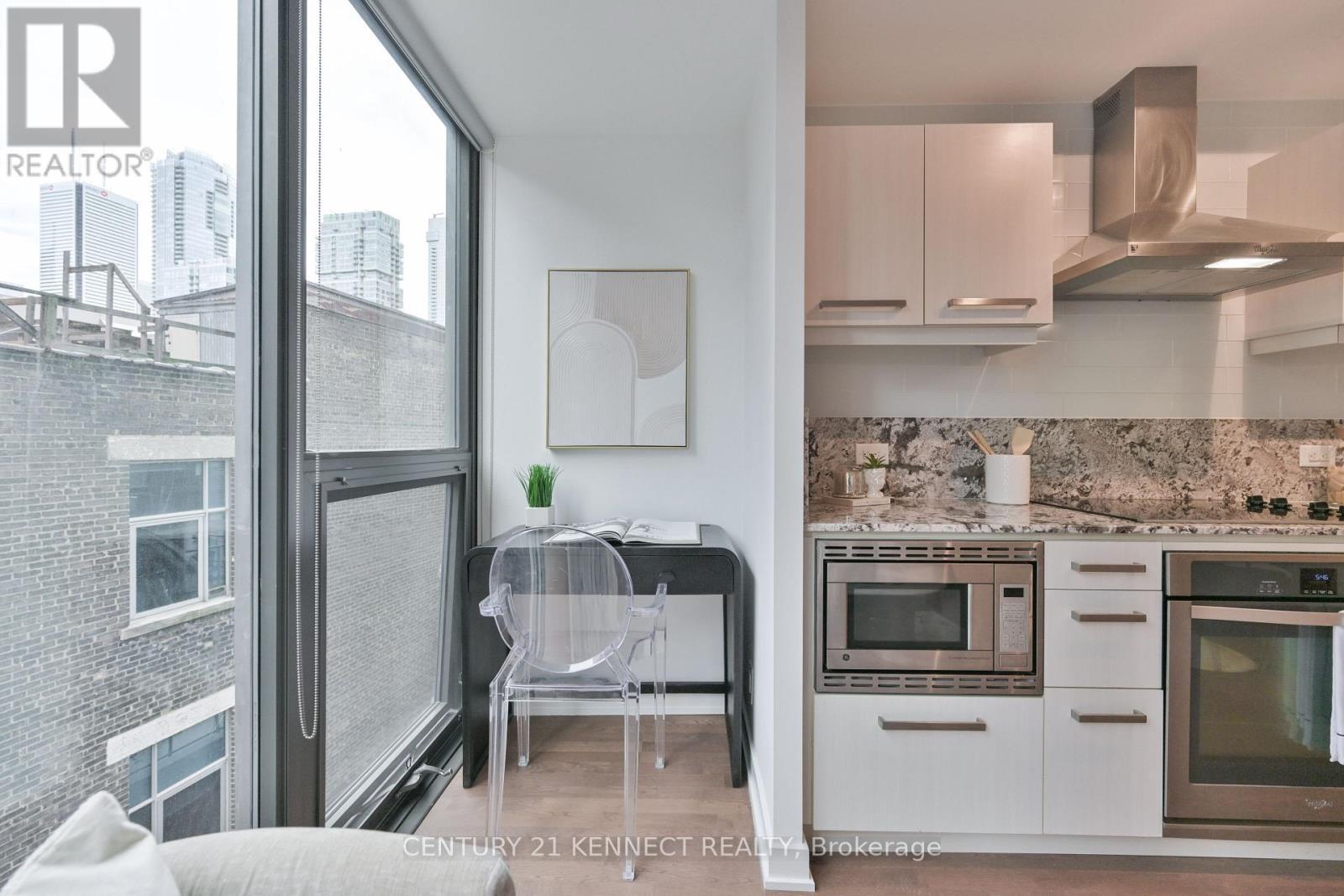 607 - 15 Beverley Street, Toronto, ON - Indoor Photo Showing Kitchen