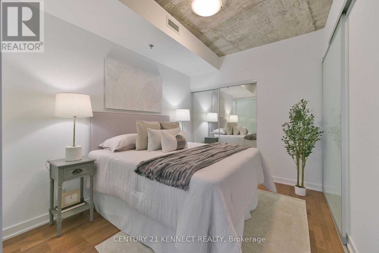 607 - 15 Beverley Street, Toronto, ON - Indoor Photo Showing Bedroom