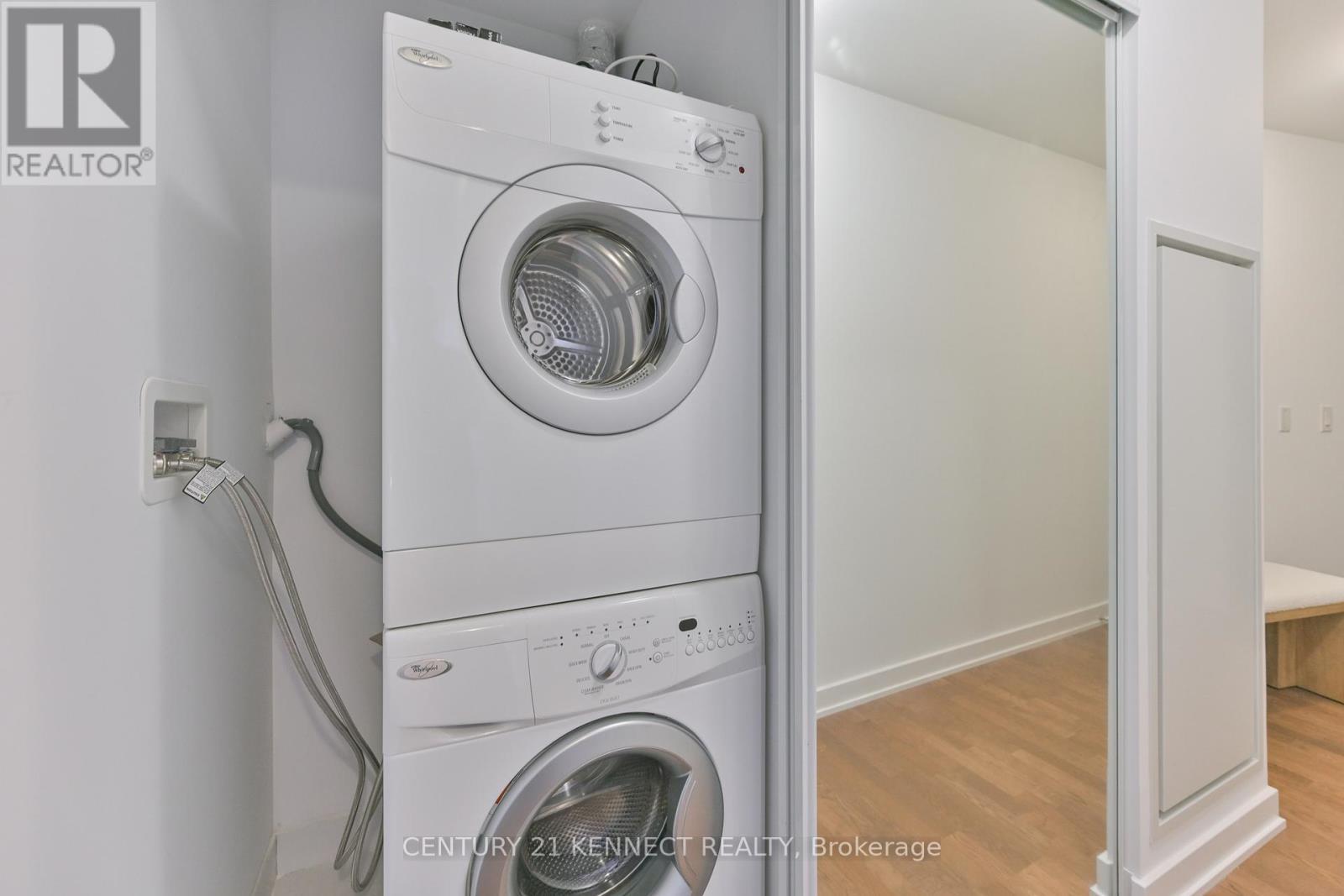 607 - 15 Beverley Street, Toronto, ON - Indoor Photo Showing Laundry Room