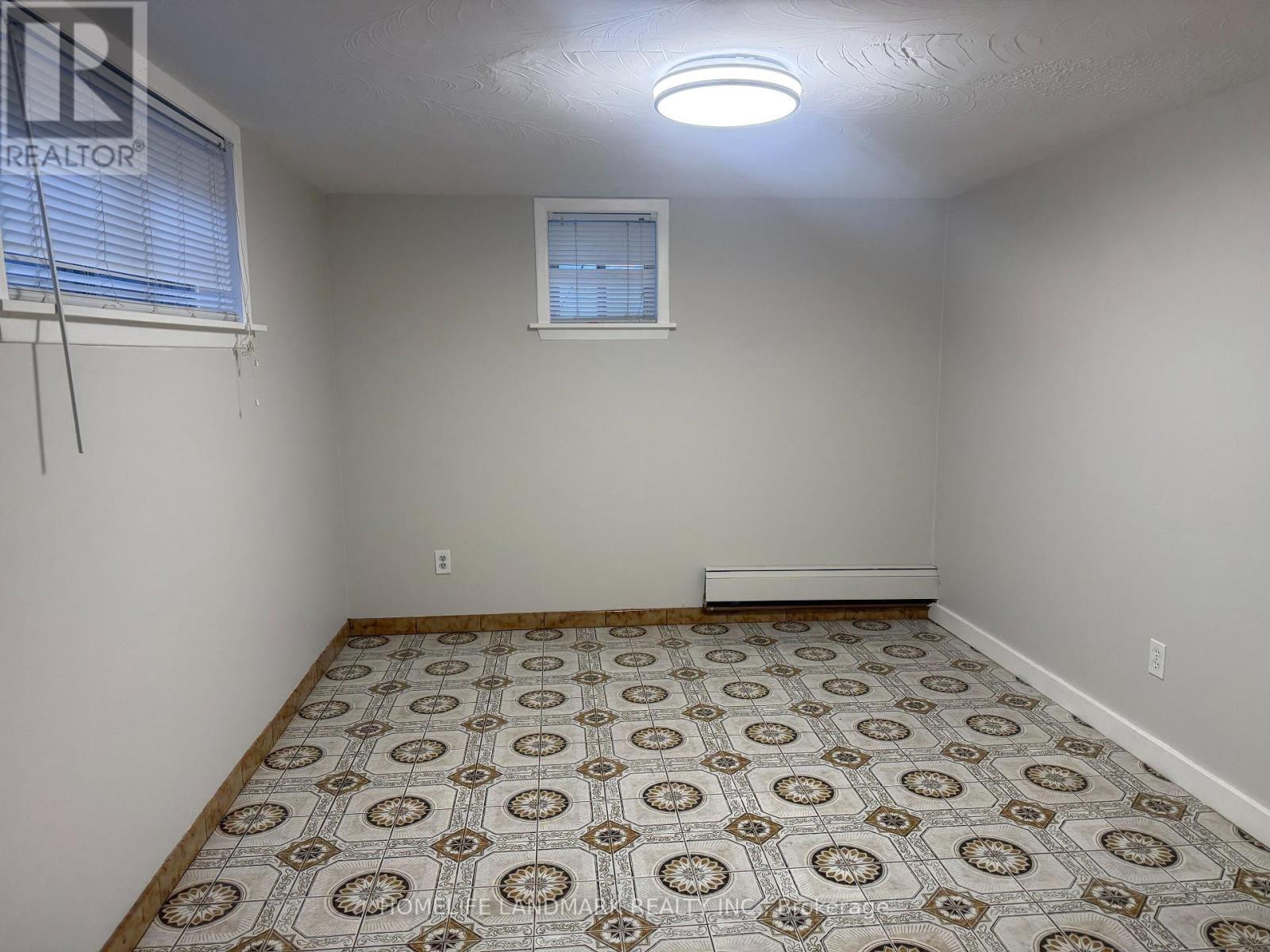 4 Sully Crescent, Toronto, ON - Indoor Photo Showing Other Room