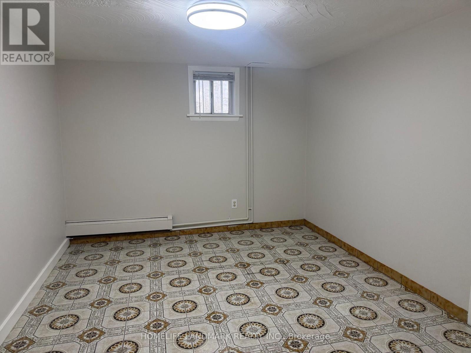 4 Sully Crescent, Toronto, ON - Indoor Photo Showing Other Room