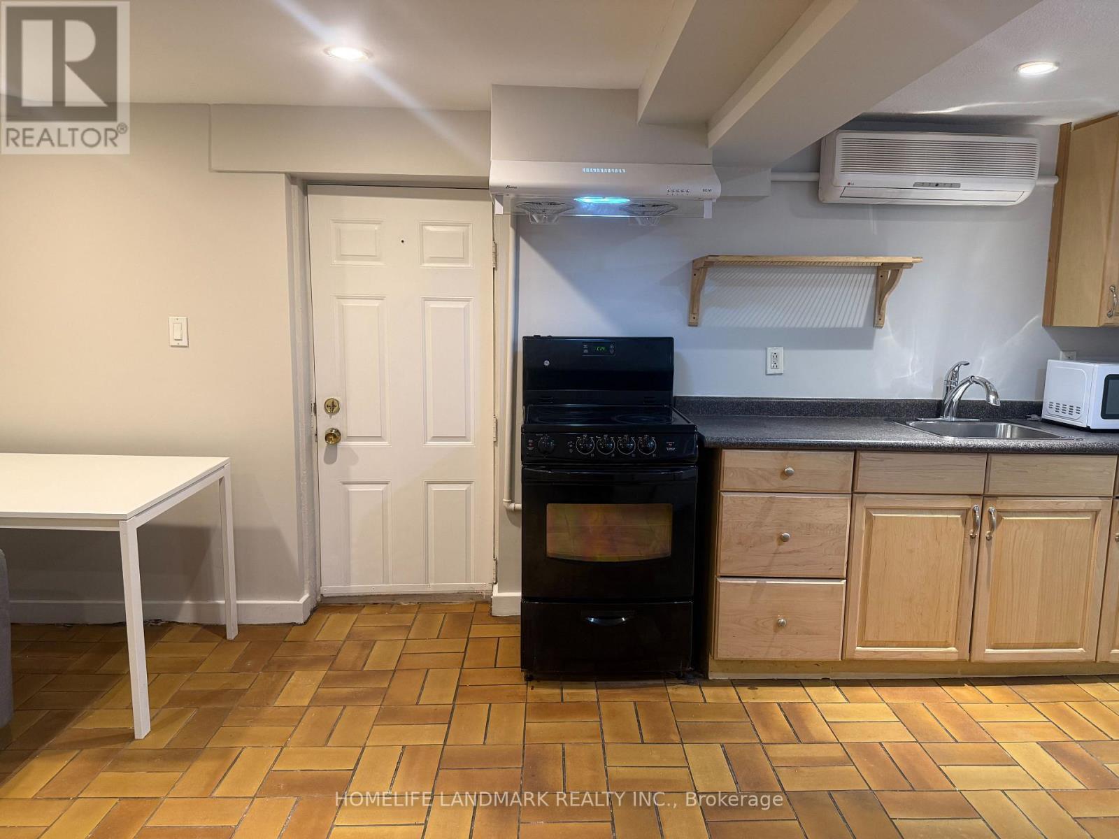 4 Sully Crescent, Toronto, ON - Indoor