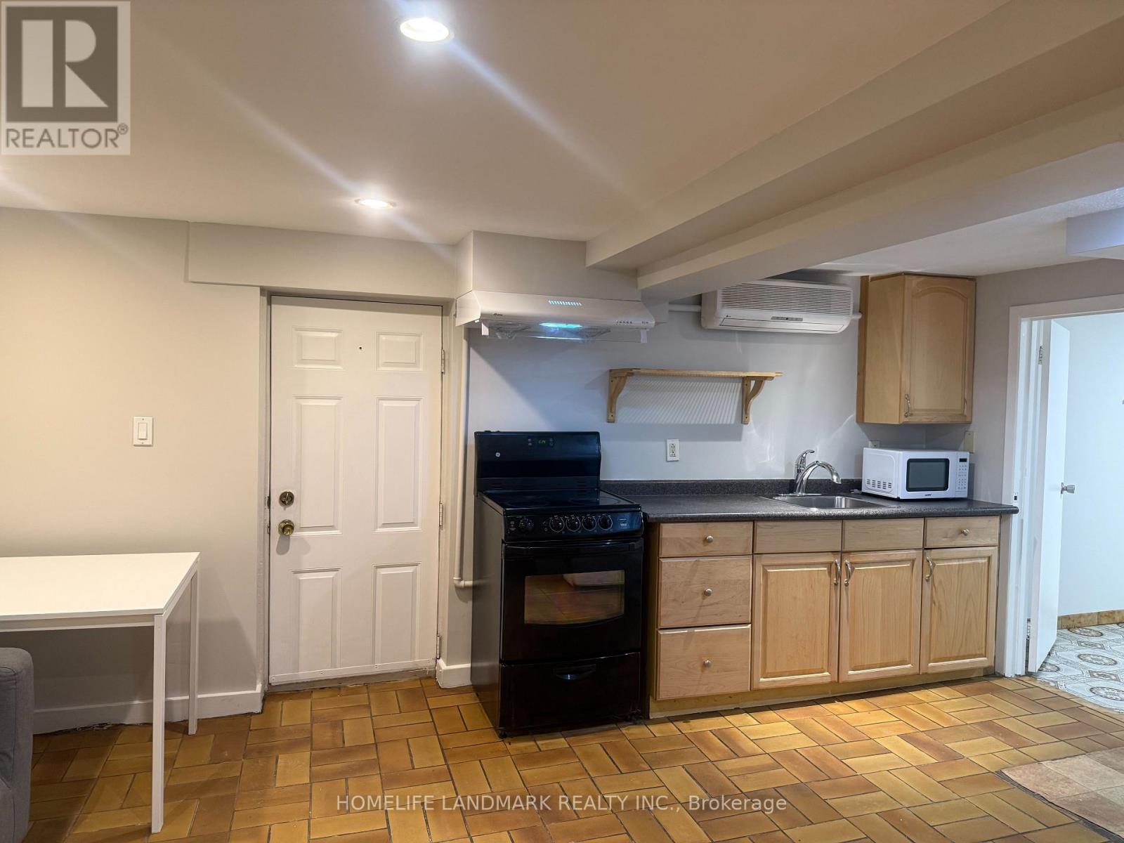 4 Sully Crescent, Toronto, ON - Indoor