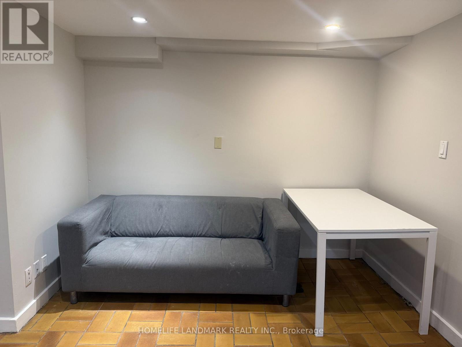 4 Sully Crescent, Toronto, ON - Indoor