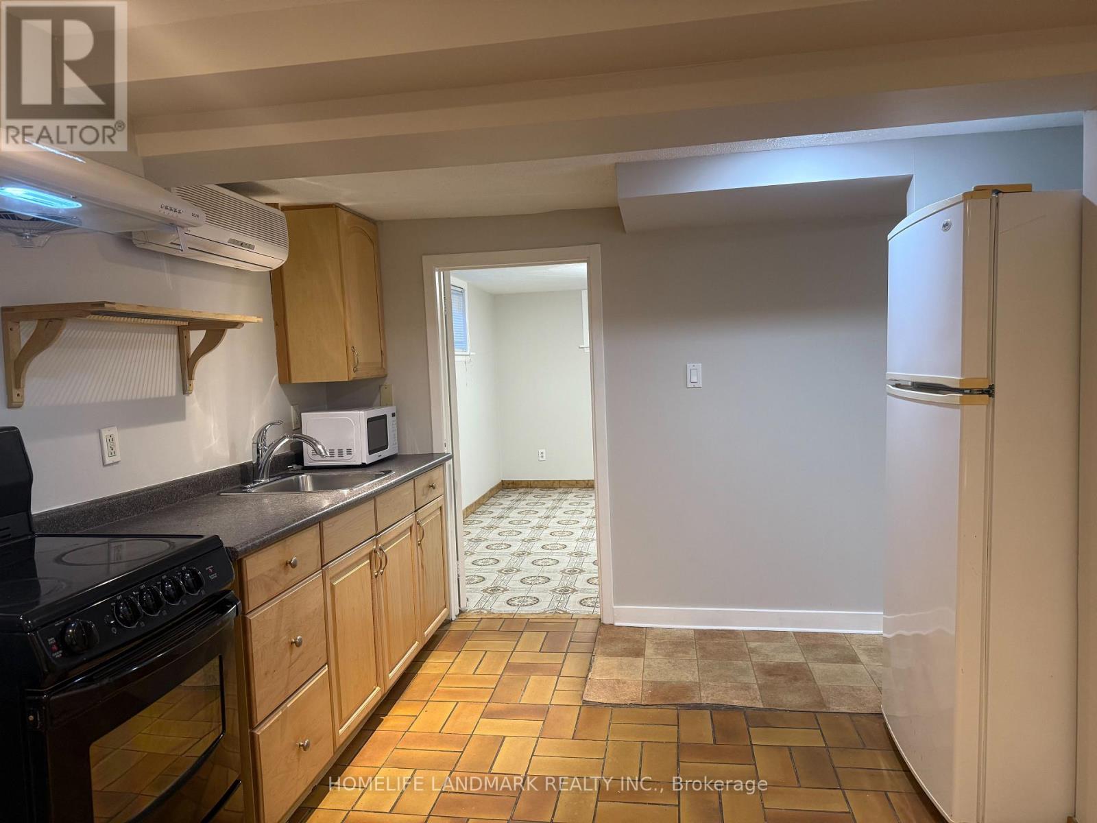 4 Sully Crescent, Toronto, ON - Indoor Photo Showing Kitchen With Double Sink