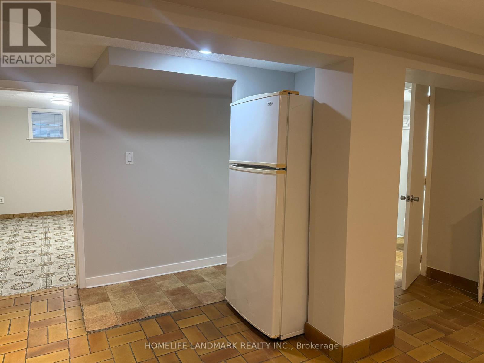 4 Sully Crescent, Toronto, ON - Indoor