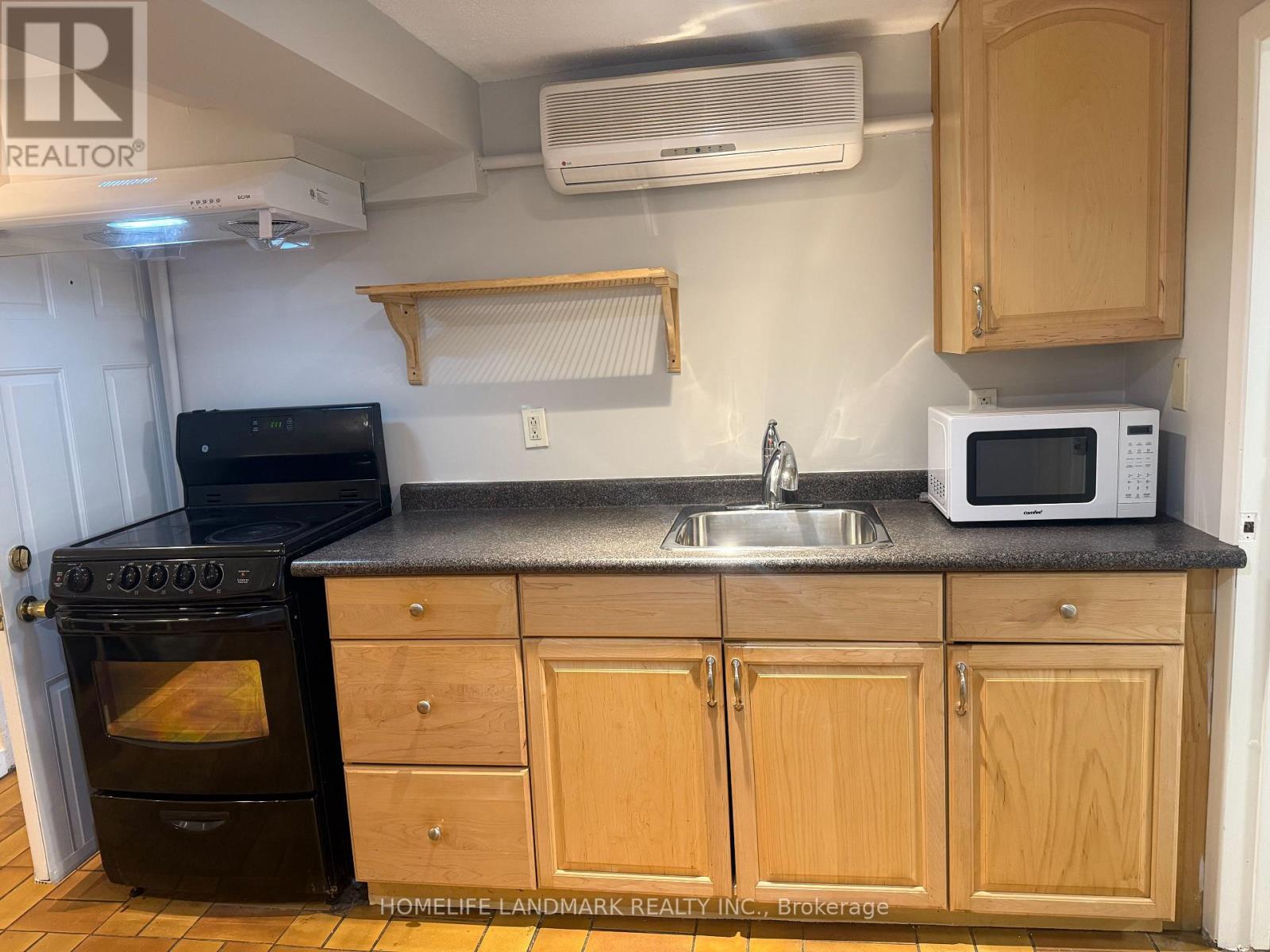 4 Sully Crescent, Toronto, ON - Indoor Photo Showing Kitchen