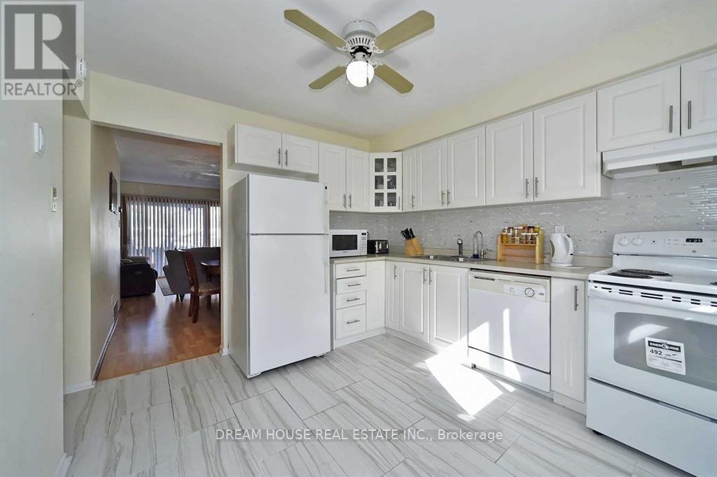 46 - 441 Military Trail, Toronto, ON - Indoor Photo Showing Kitchen