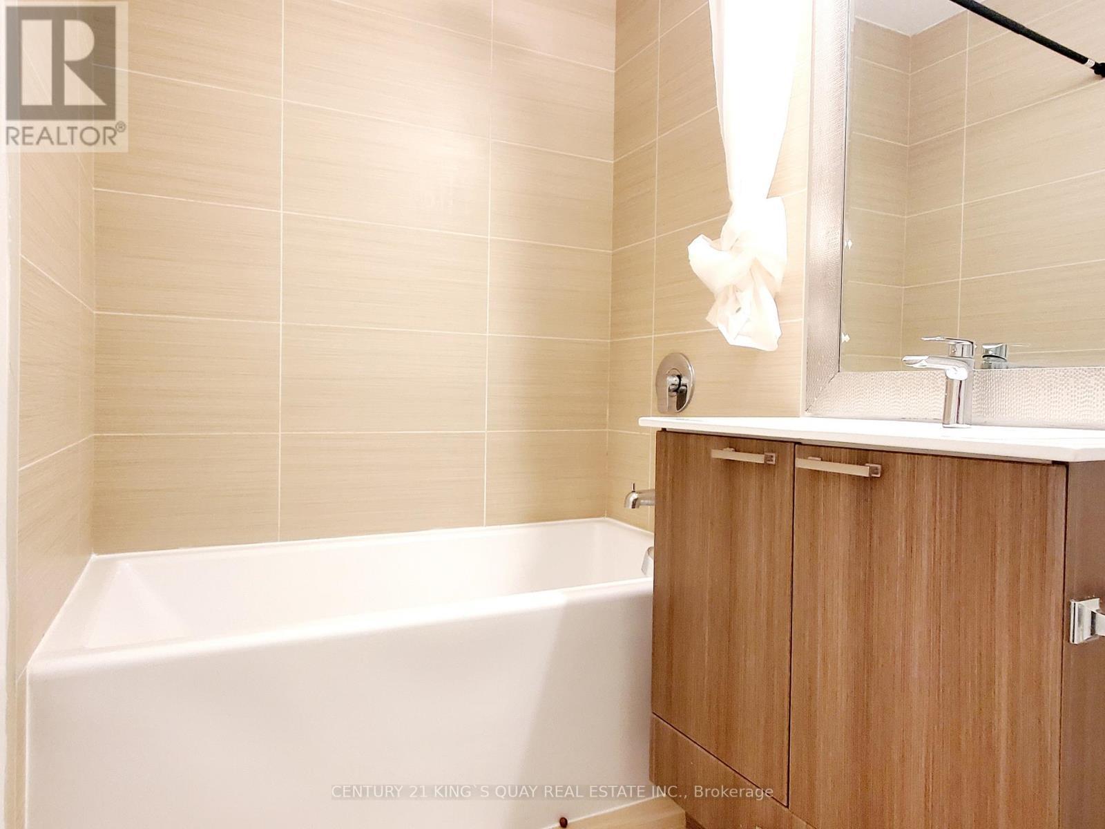 909 - 2150 Lawrence Avenue E, Toronto, ON - Indoor Photo Showing Bathroom