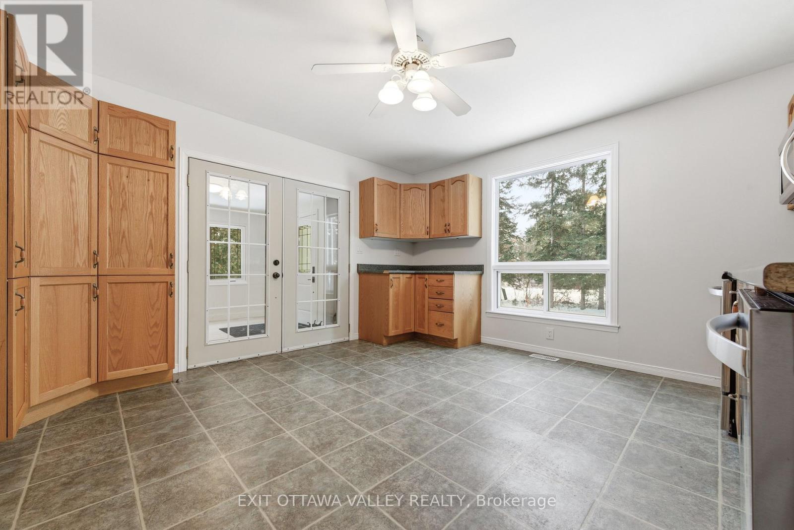 1251 Wylie Road, Laurentian Hills, ON - Indoor