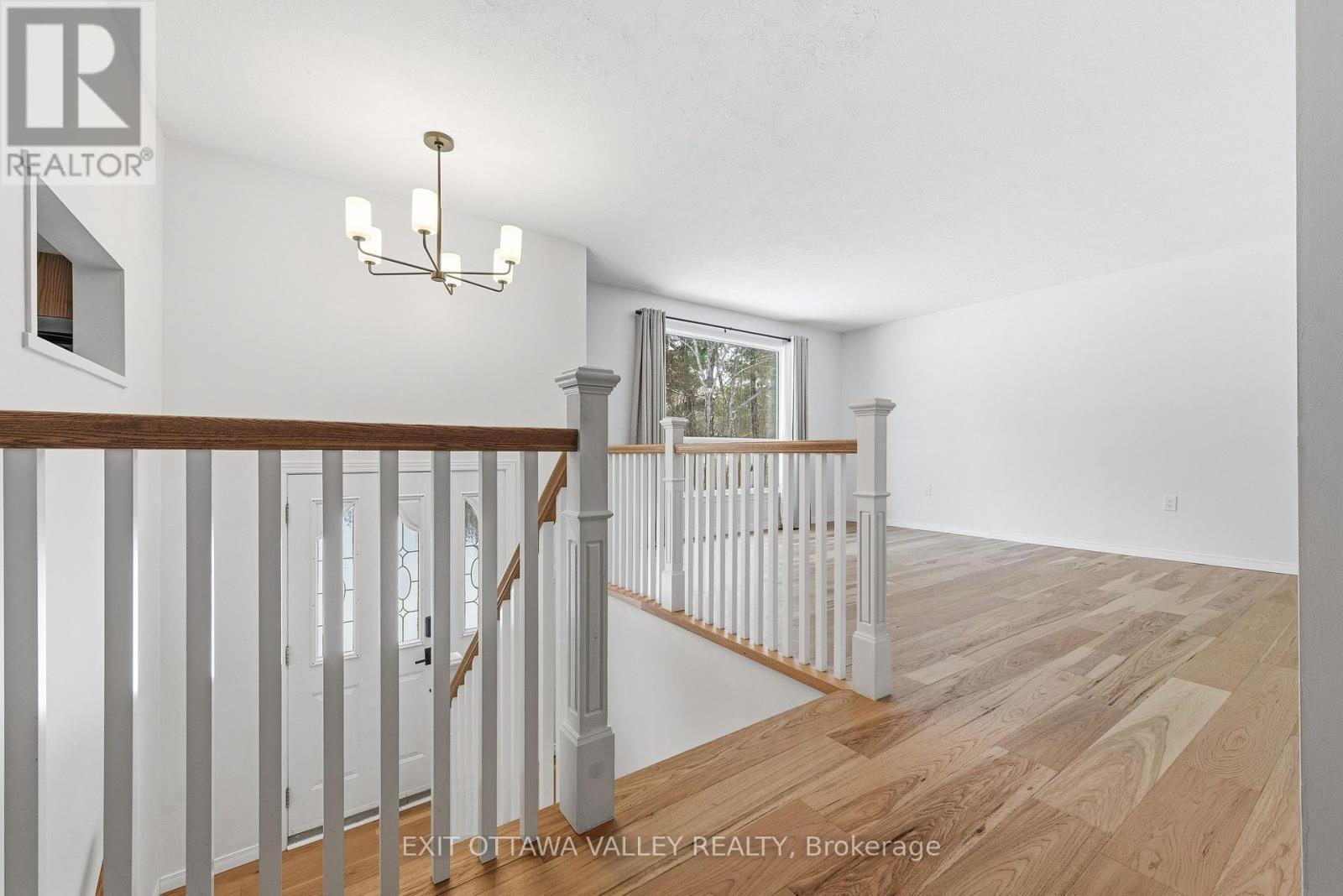 1251 Wylie Road, Laurentian Hills, ON - Indoor Photo Showing Other Room