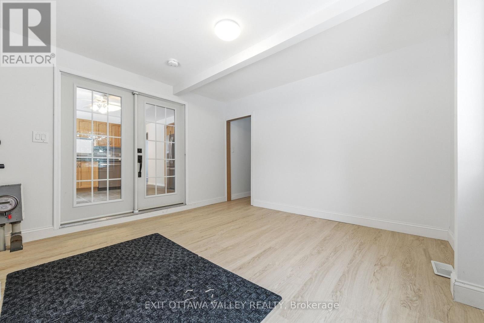 1251 Wylie Road, Laurentian Hills, ON - Indoor Photo Showing Other Room