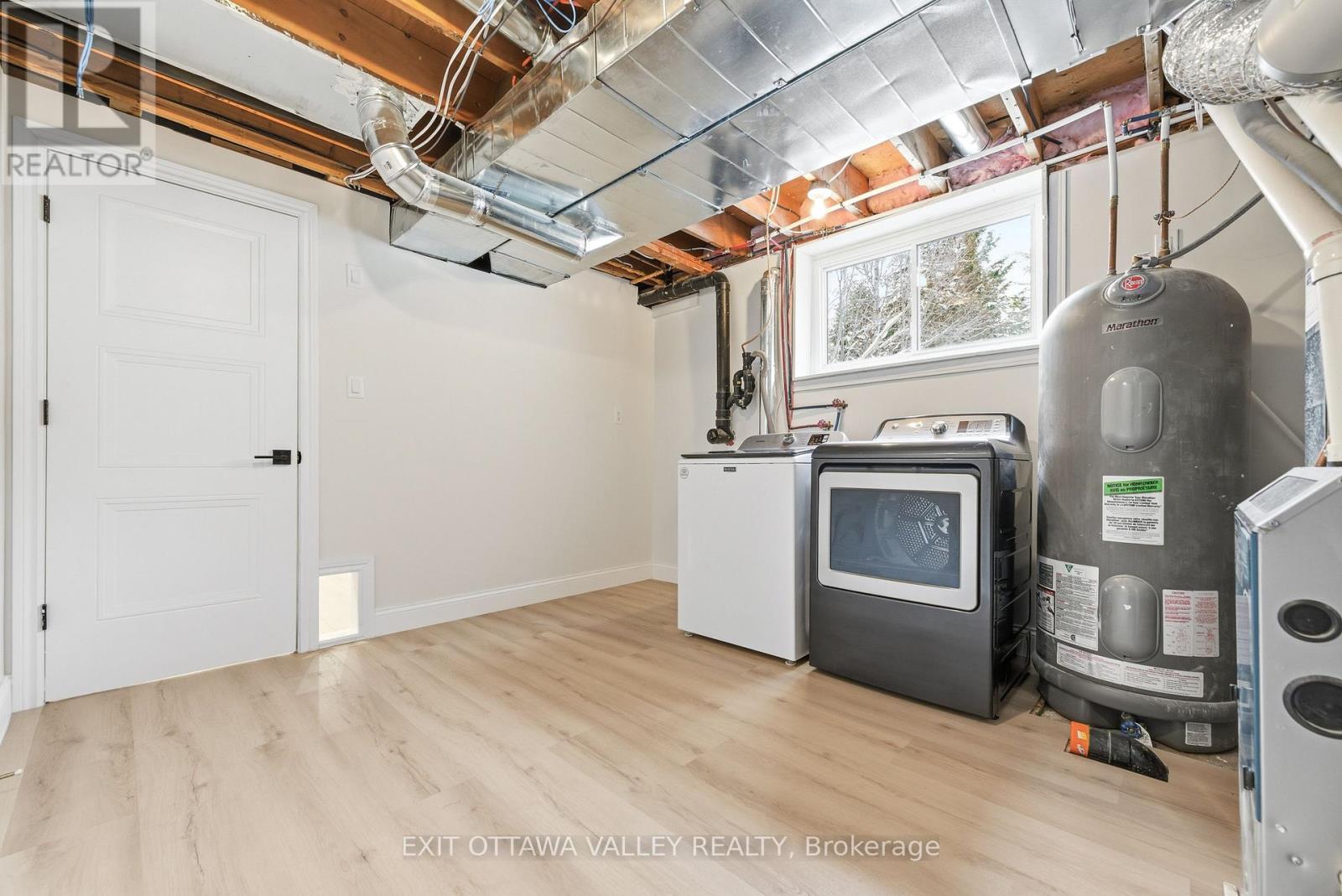 1251 Wylie Road, Laurentian Hills, ON - Indoor Photo Showing Laundry Room