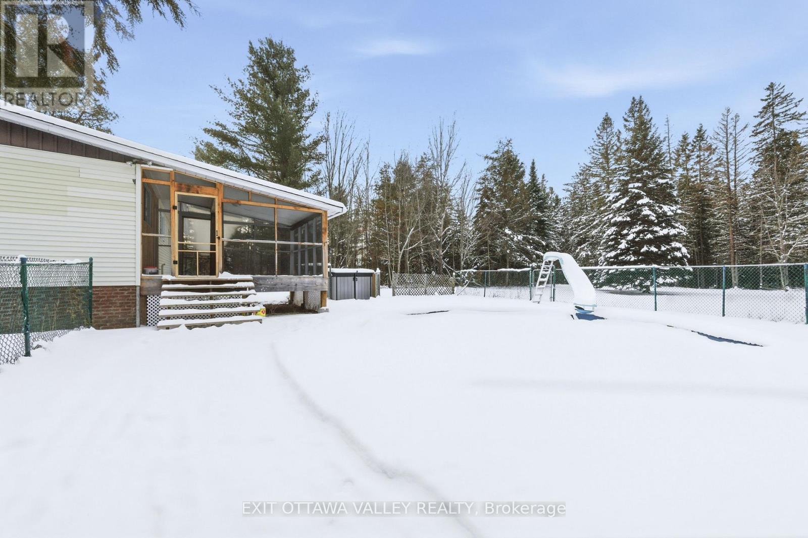 1251 Wylie Road, Laurentian Hills, ON - Outdoor