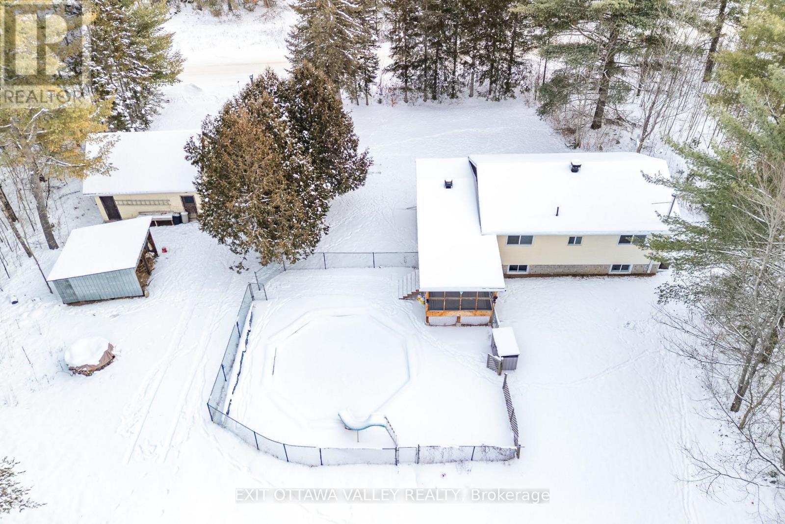 1251 Wylie Road, Laurentian Hills, ON - Outdoor