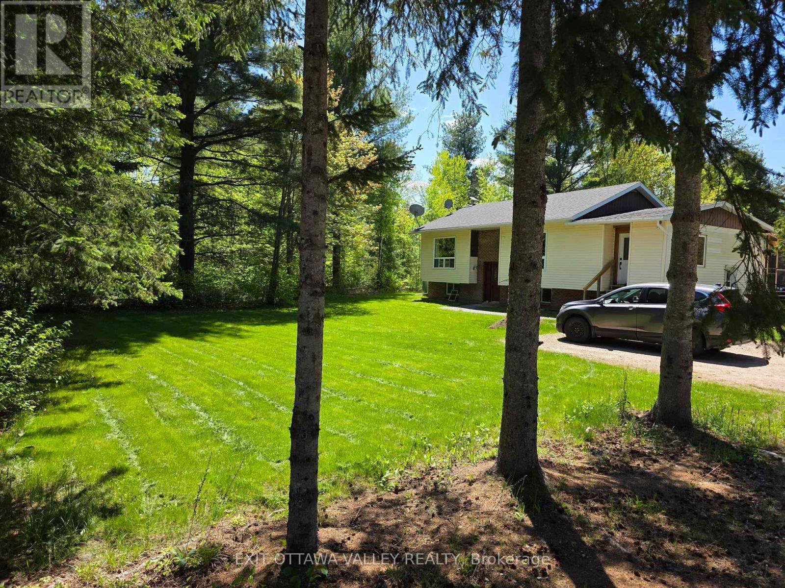 Summer photo - 1251 Wylie Road, Laurentian Hills, ON - Outdoor