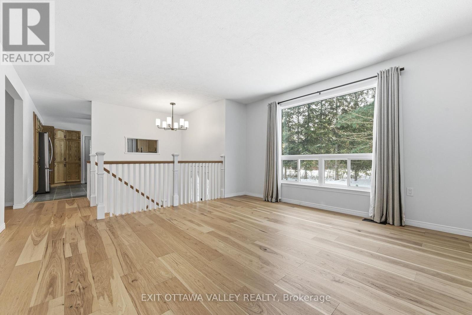 1251 Wylie Road, Laurentian Hills, ON - Indoor Photo Showing Other Room