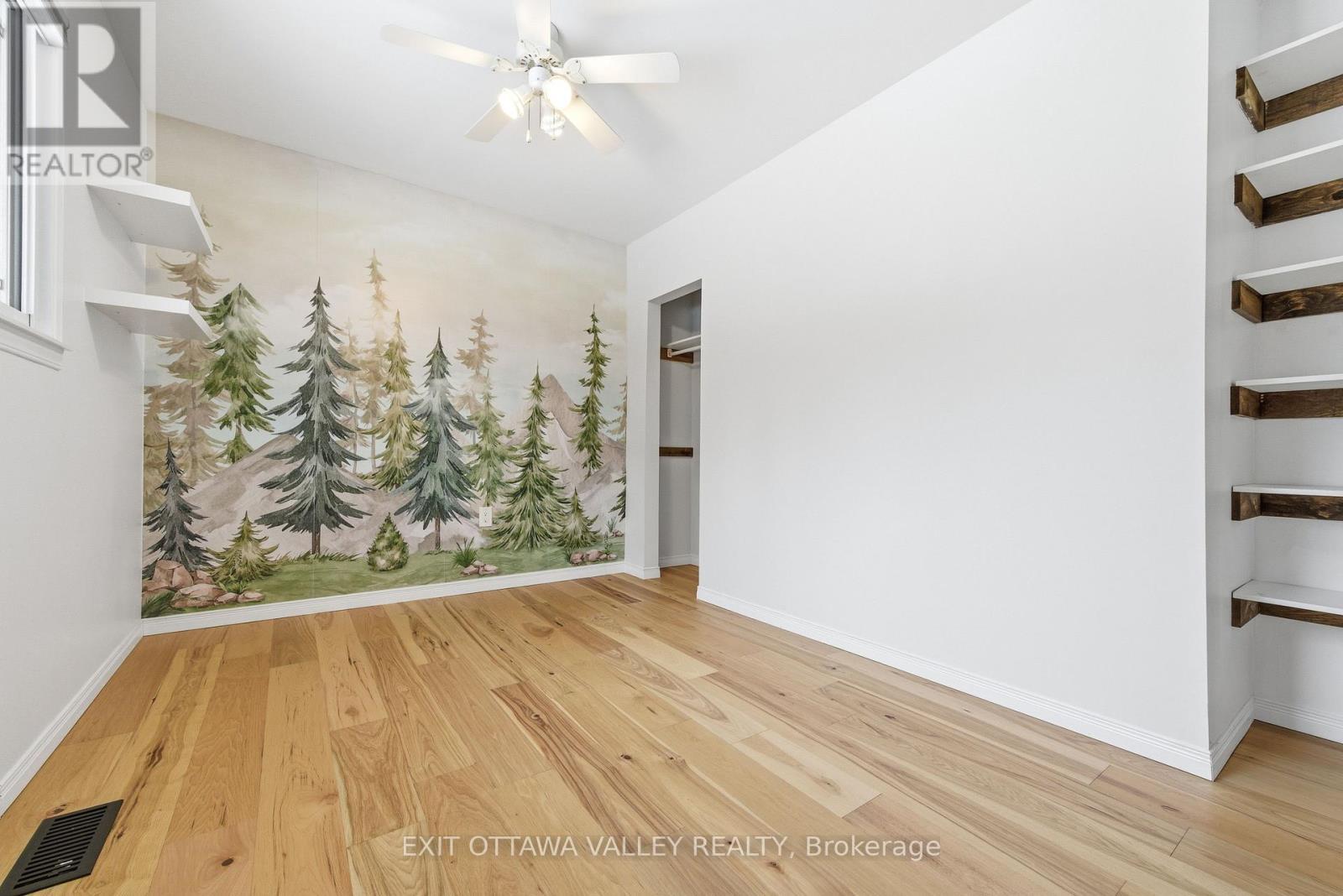 1251 Wylie Road, Laurentian Hills, ON - Indoor Photo Showing Other Room