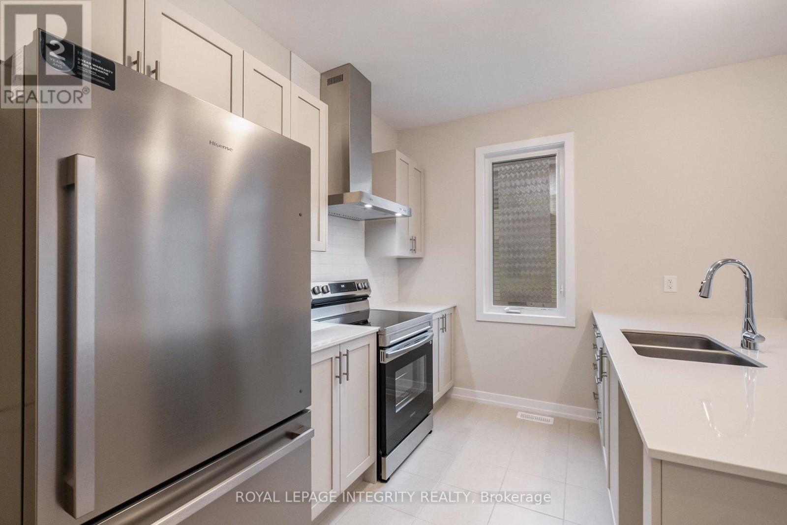 623 Alopex Row, Ottawa, ON - Indoor Photo Showing Kitchen With Double Sink