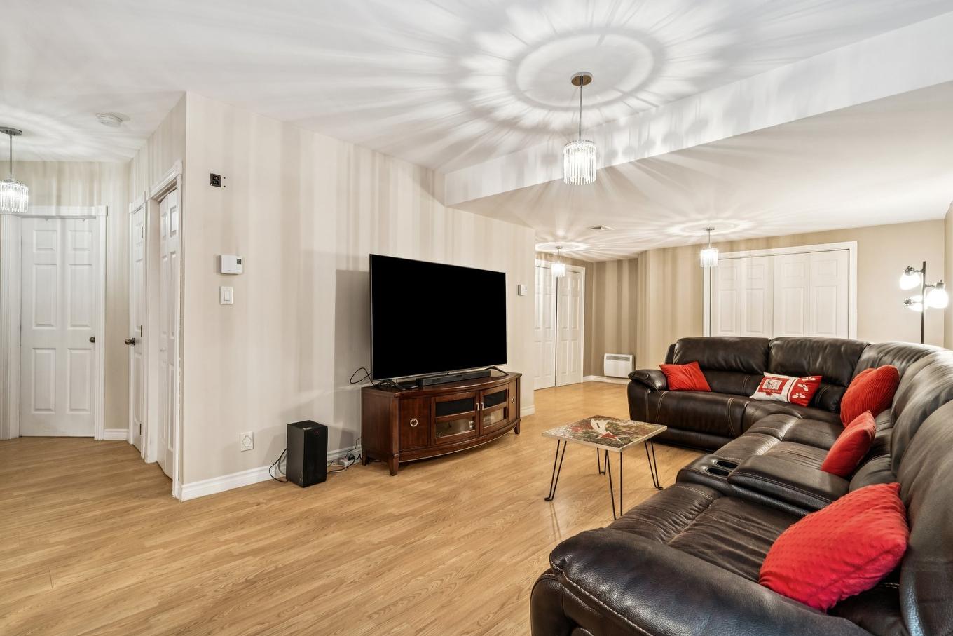 Family room - 1637 Rue Étienne-Bisaillon, Chambly, QC - Indoor Photo Showing Living Room