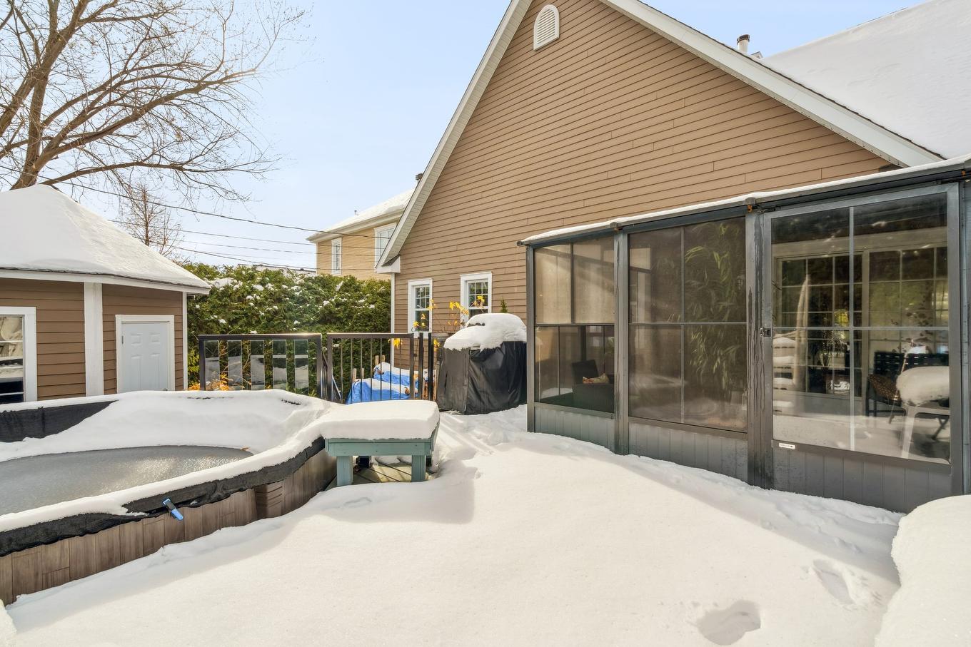 Pool - 1637 Rue Étienne-Bisaillon, Chambly, QC - Outdoor With Exterior