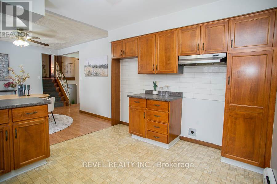 104 Hillside Avenue, Norfolk, ON - Indoor Photo Showing Kitchen