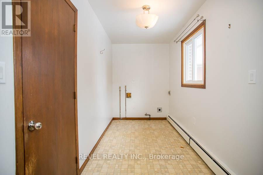 104 Hillside Avenue, Norfolk, ON - Indoor Photo Showing Other Room