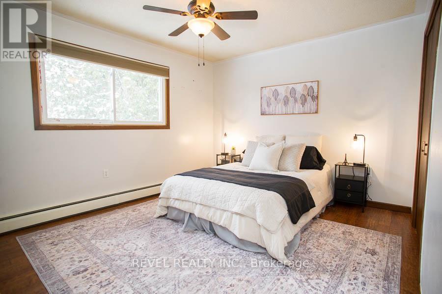 104 Hillside Avenue, Norfolk, ON - Indoor Photo Showing Bedroom