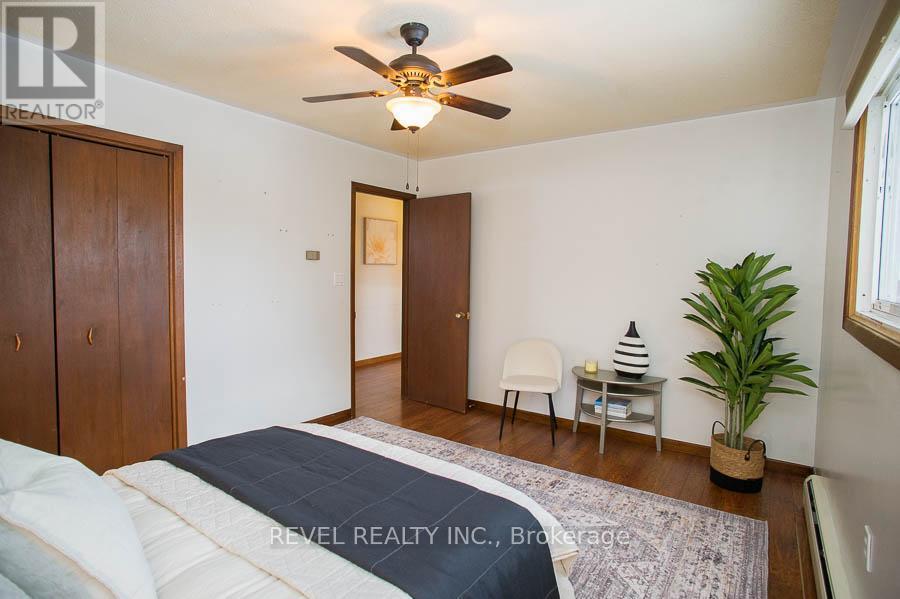 104 Hillside Avenue, Norfolk, ON - Indoor Photo Showing Bedroom