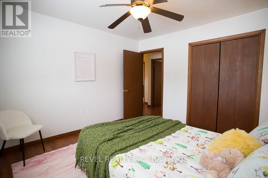 104 Hillside Avenue, Norfolk, ON - Indoor Photo Showing Bedroom