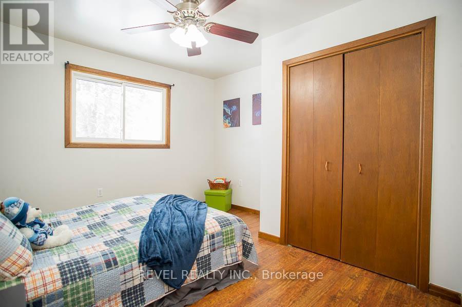 104 Hillside Avenue, Norfolk, ON - Indoor Photo Showing Bedroom