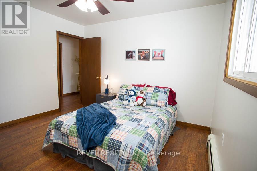 104 Hillside Avenue, Norfolk, ON - Indoor Photo Showing Bedroom
