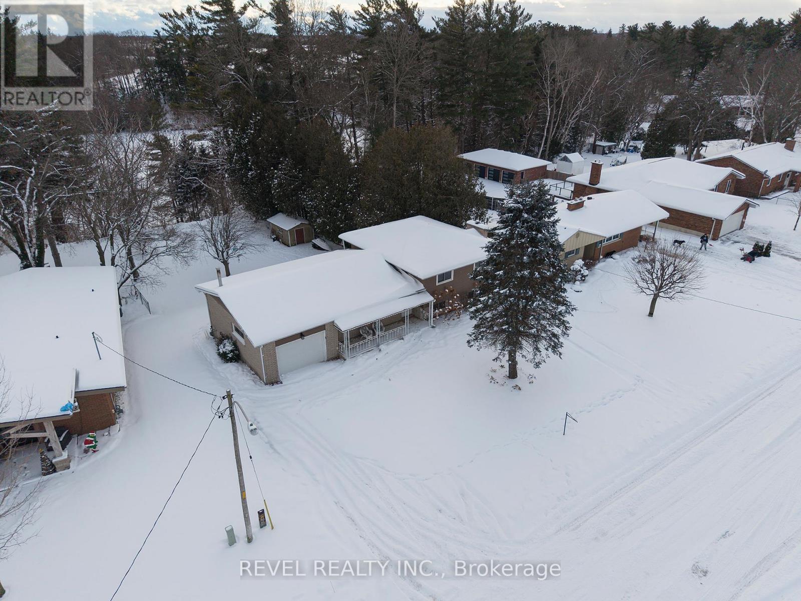 104 Hillside Avenue, Norfolk, ON - Outdoor