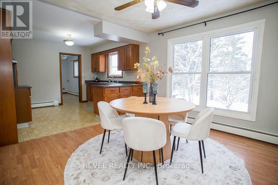 104 Hillside Avenue, Norfolk, ON - Indoor Photo Showing Dining Room